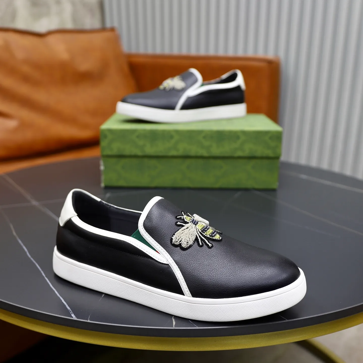 Ex-factory price: 440💰🙅‍♂️🙅‍♂️🙅‍♂️ Brand: Gucci GuCCI Standard code: 38-44 (45 customized) Grade: Same as the official website Material: Original leather splicing Comfortable and breathable pigskin lining Lightweight and wear-resistant sports outsole Style category: Men's fashionable casual shoes Running sneakers Distinguished luxury brand elements Top luxury Color: actual picture color